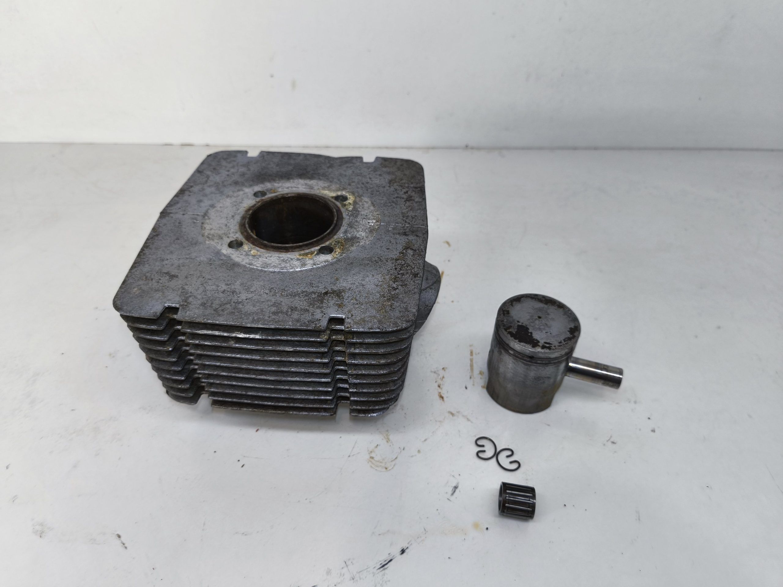 Cylinder silnika MZ ETZ 150 wymiar około 55.98 mm - nominalny.