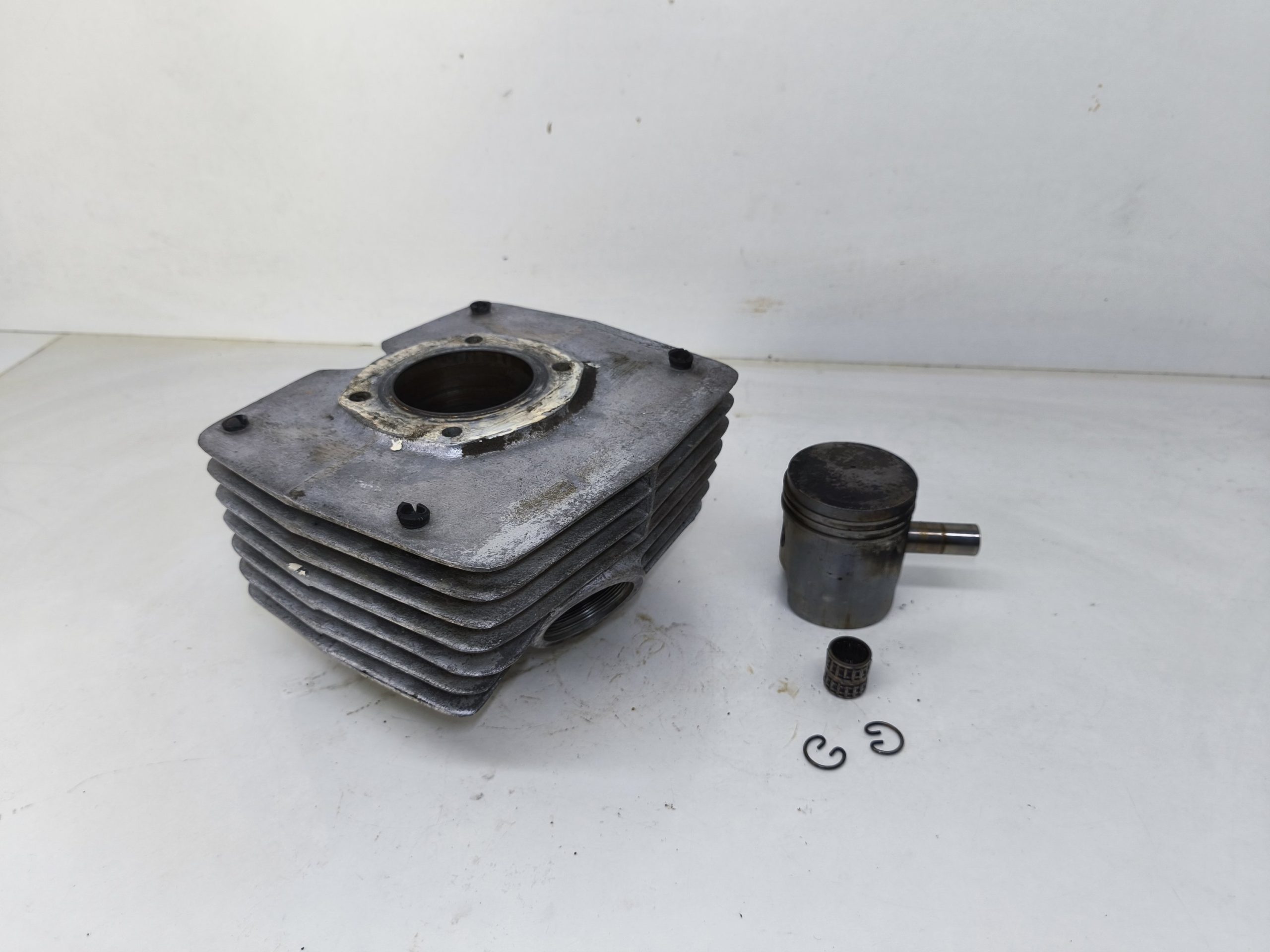 Cylinder silnika MZ ES 250/2 Trophy wersja 19 KM wymiar 69.46 mm