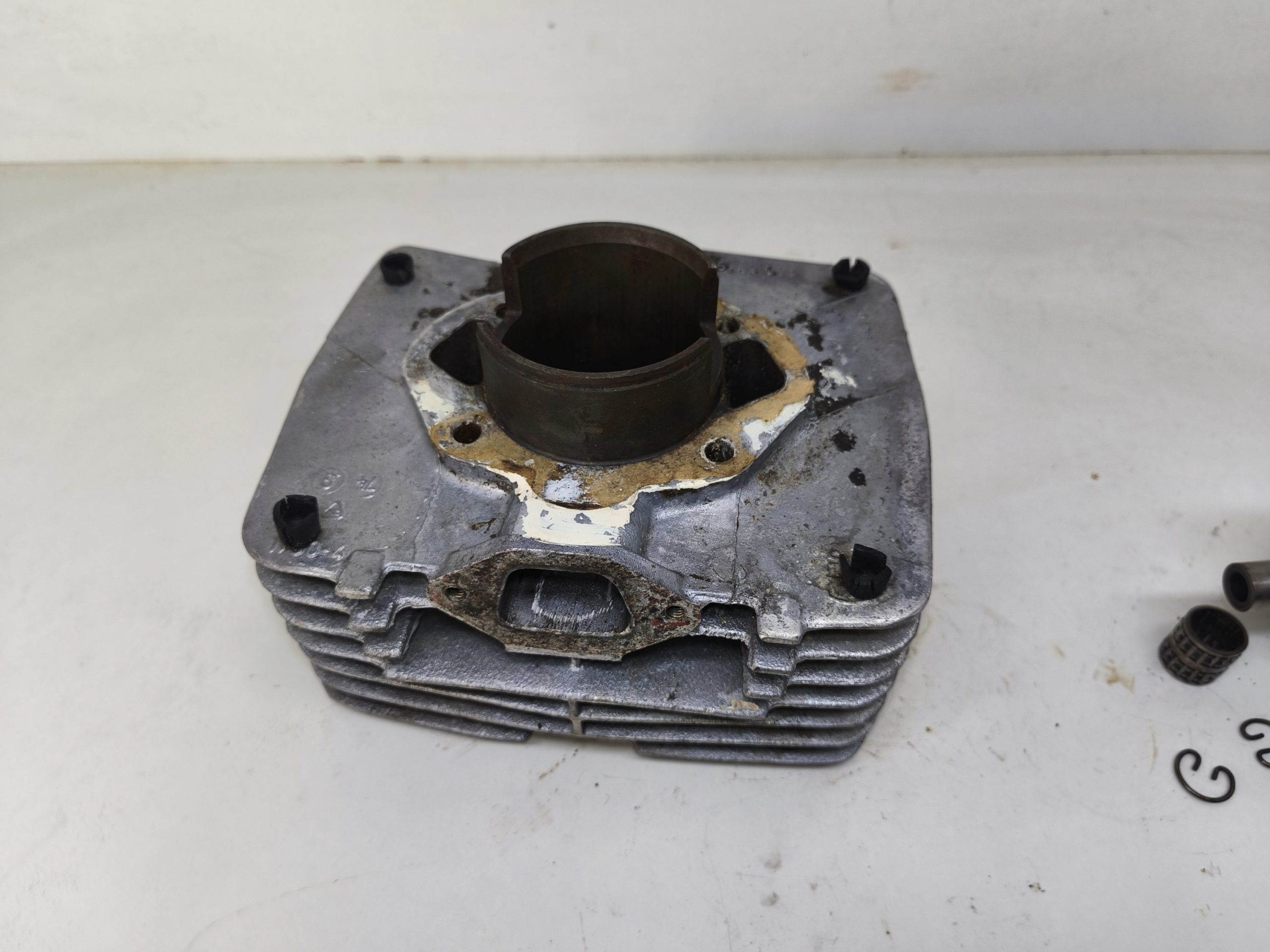 Cylinder silnika MZ ES 250/2 Trophy wersja 19 KM wymiar 69.46 mm - obrazek 4