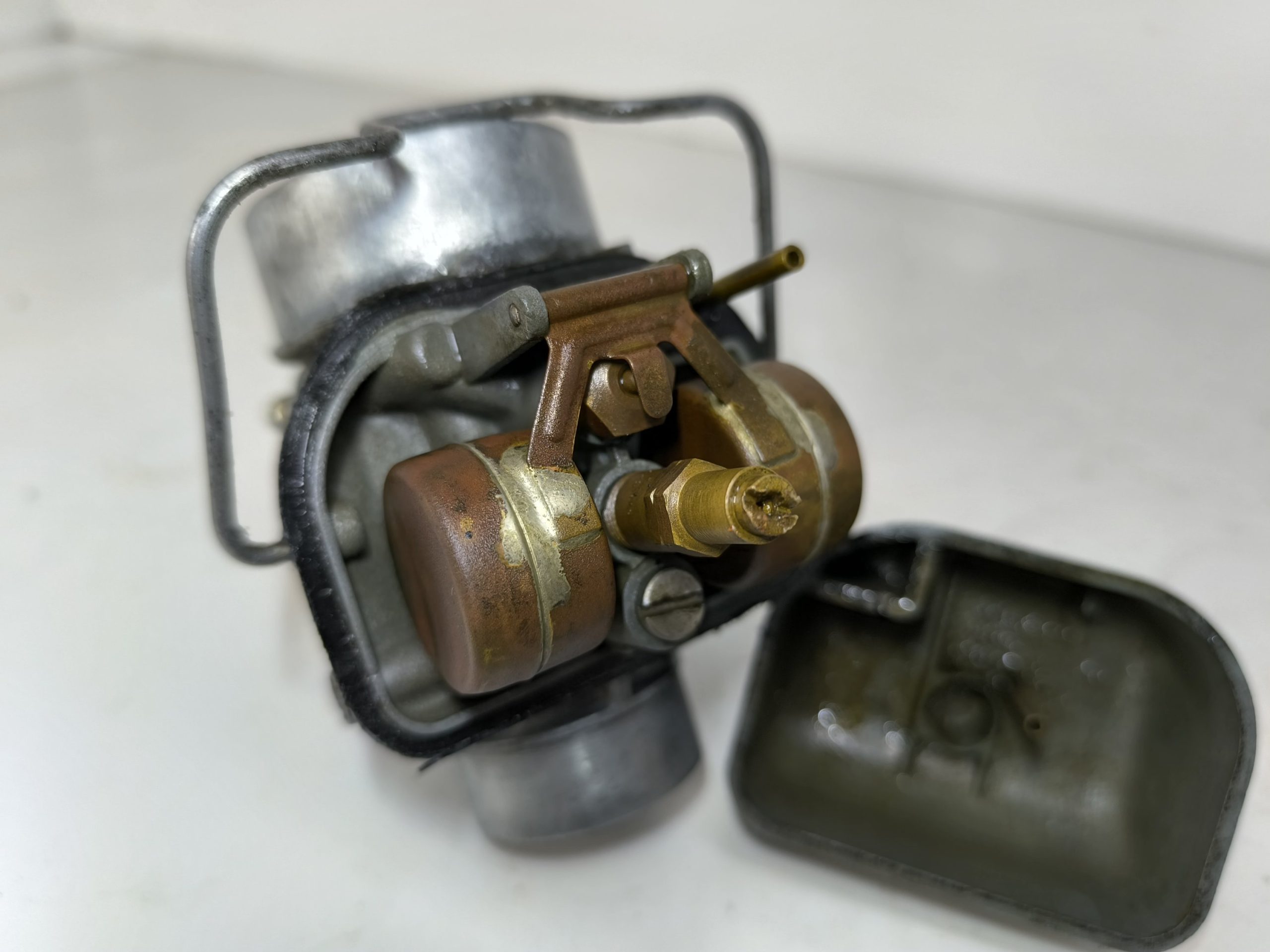 thumbnail interactive-video image 1 of Replika Carburetor 30n3 – For MZ ETZ251, ETZ250 – Clamp-On Connector – New 1 of 2