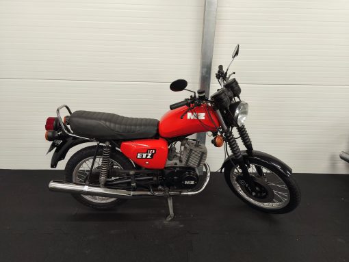 MZ ETZ 125 z dokumentami