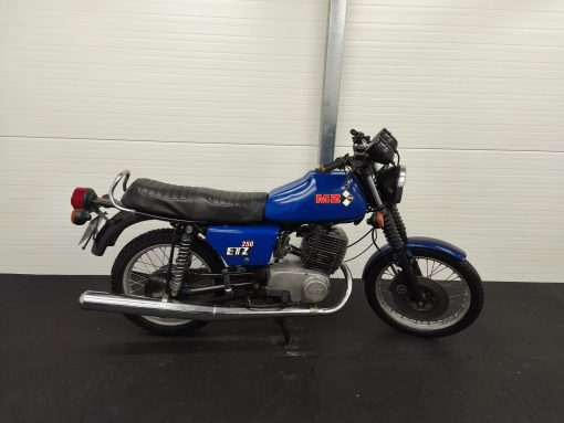 MZ ETZ 250 z dokumentami