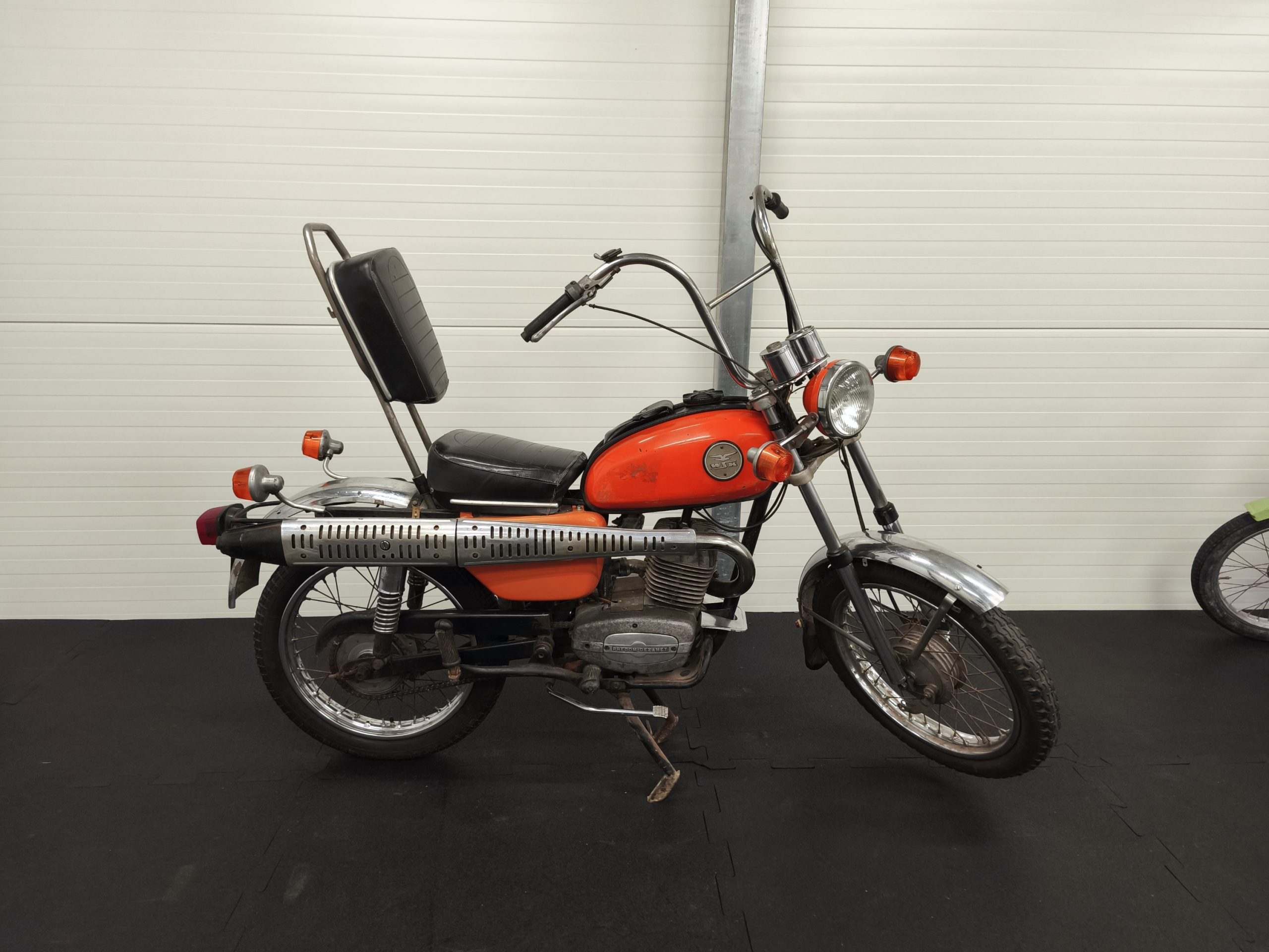 WSK 175 Dudek z dokumentami