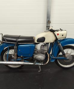 Alternative view of MZ ES 125/1 Trophy z dokumentami