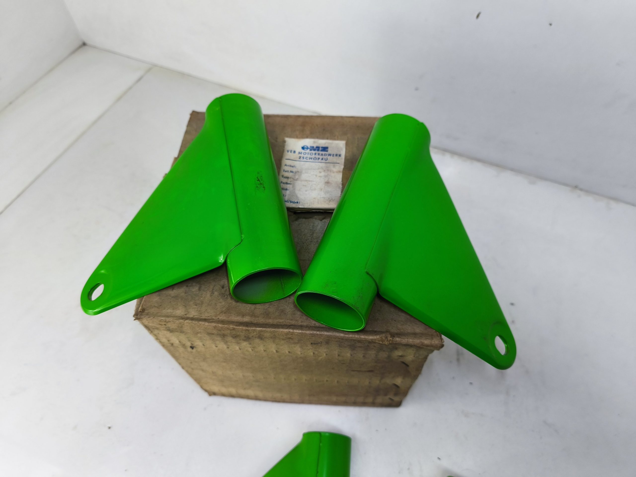 Oryginał DDR nowy - komplet mocowań lampy przedniej MZ TS 250/1 na lagi 35 mm (uchwyt mocowanie chorągiewki lampa przód) - obrazek 2