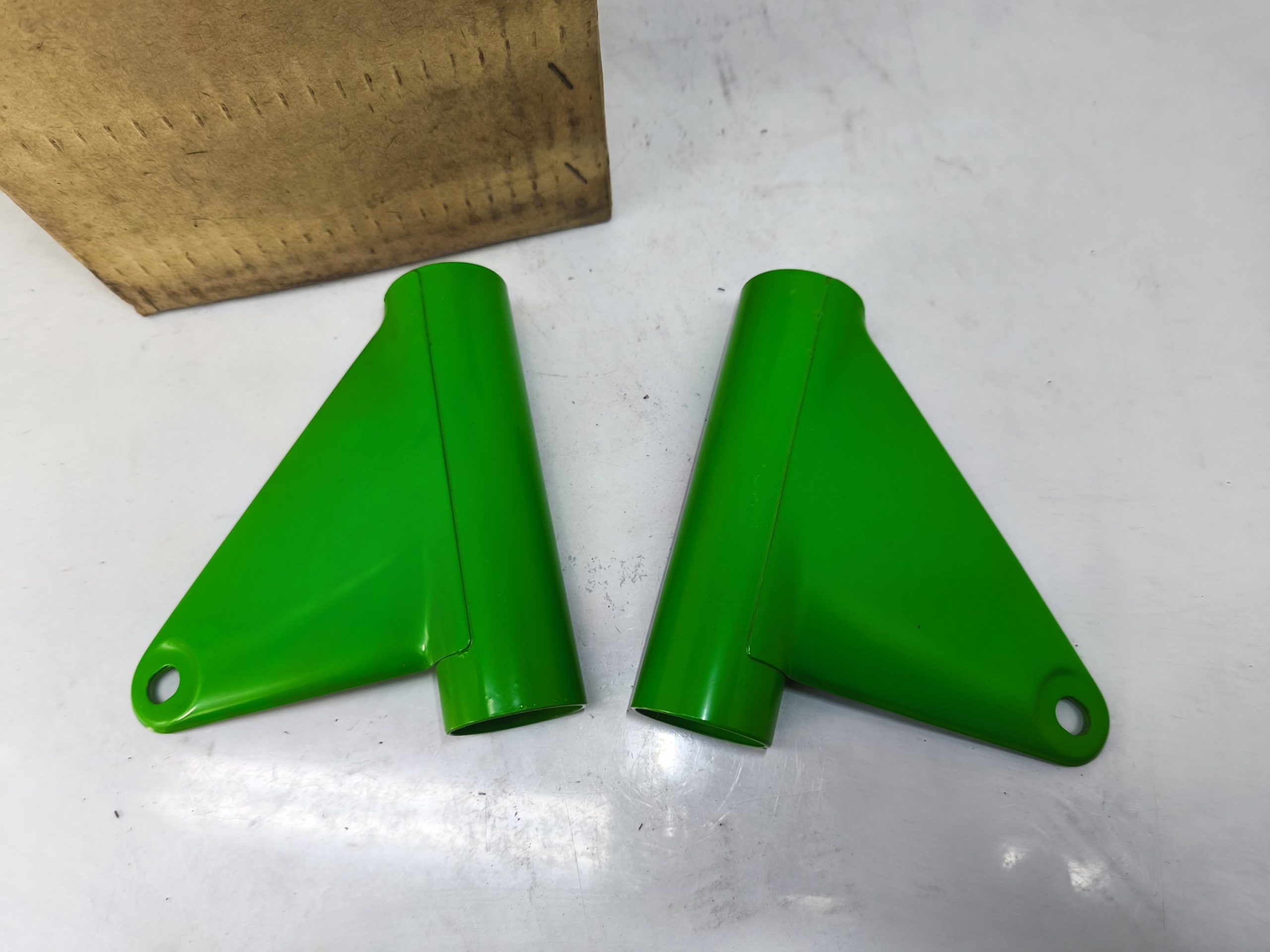 Oryginał DDR nowy - komplet mocowań lampy przedniej MZ TS 250/1 na lagi 35 mm (uchwyt mocowanie chorągiewki lampa przód) - obrazek 4