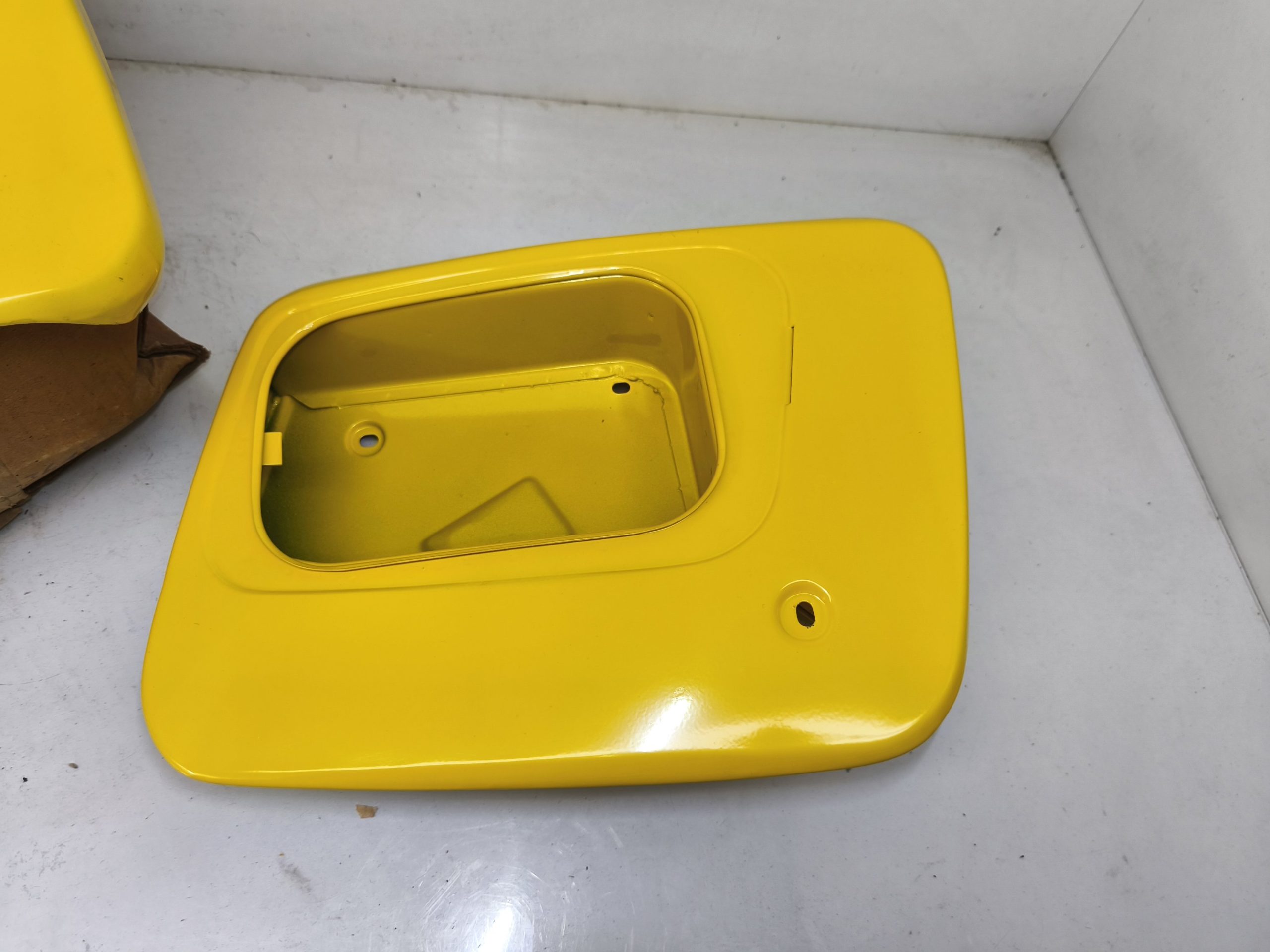 Oryginał DDR - fabrycznie nowe obudowa pokrywa akumulatora oraz obudowa boczek filtra powietrza MZ ES 125 150 TROPHY, MZ TS 125 150 - obrazek 4