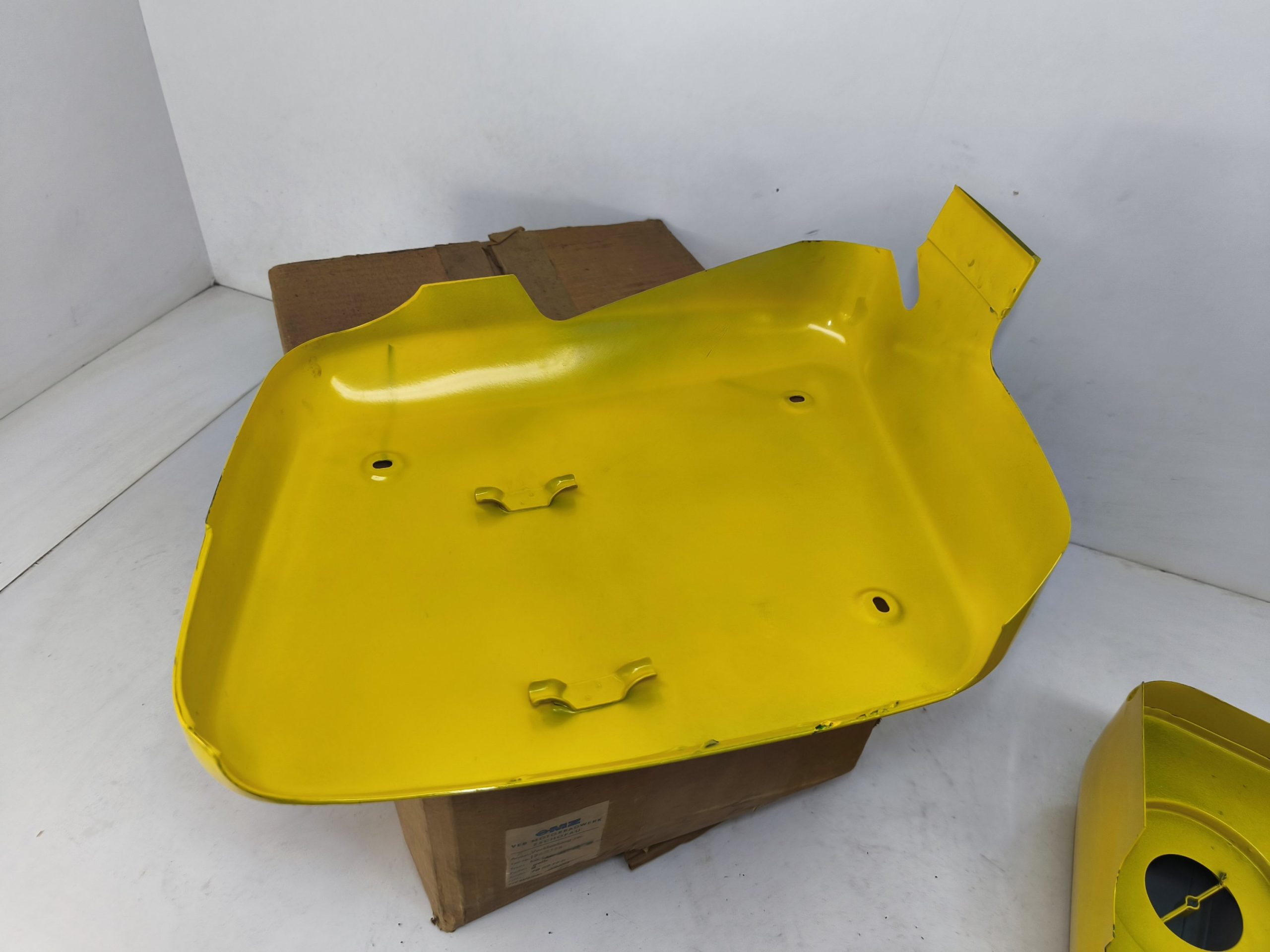 Oryginał DDR - fabrycznie nowe obudowa pokrywa akumulatora oraz obudowa boczek filtra powietrza MZ ES 125 150 TROPHY, MZ TS 125 150 - obrazek 5