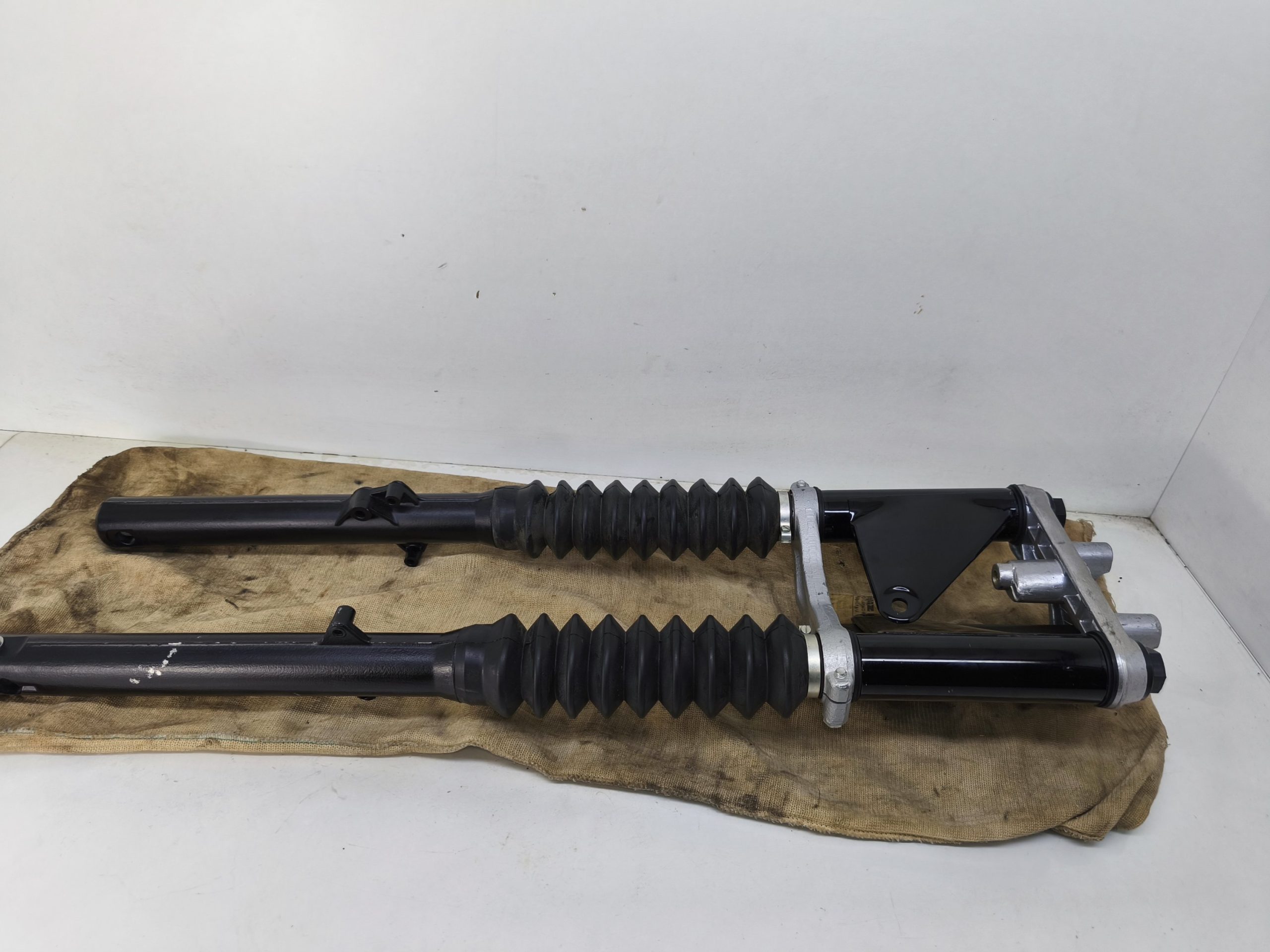 Oryginał DDR nowe - zawieszenie przednie MZ TS 250/1 lagi 35mm (lagi, golenie, chorągiewki, sztyca, półka górna)