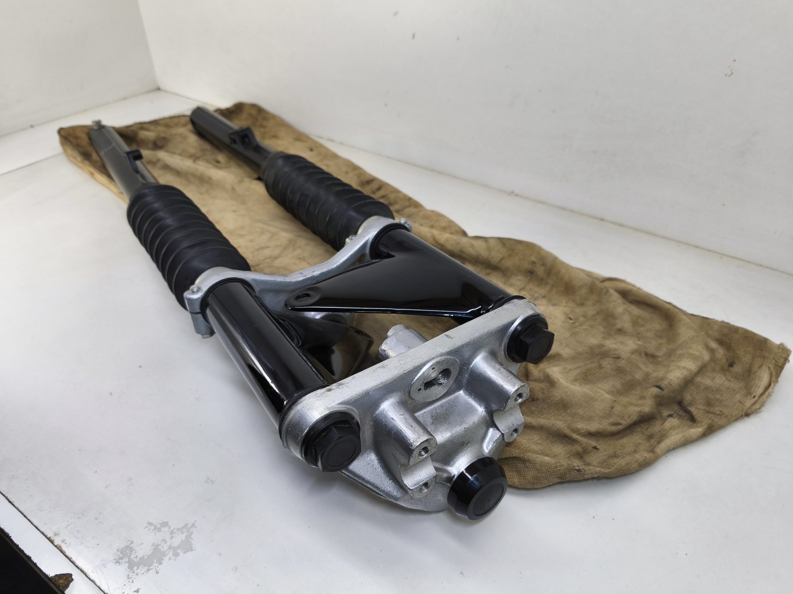 Oryginał DDR nowe - zawieszenie przednie MZ TS 250/1 lagi 35mm (lagi, golenie, chorągiewki, sztyca, półka górna) - obrazek 2