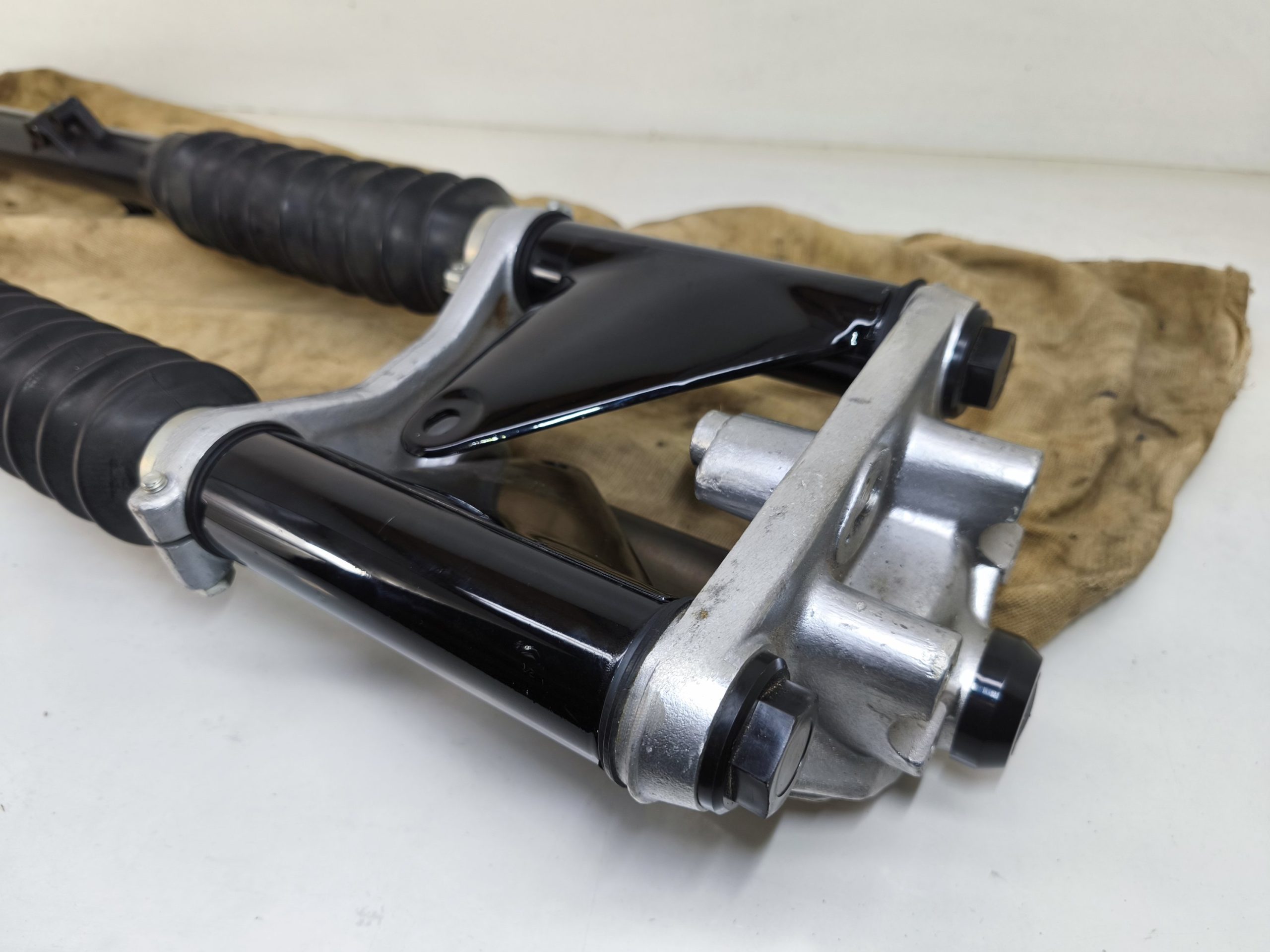 Oryginał DDR nowe - zawieszenie przednie MZ TS 250/1 lagi 35mm (lagi, golenie, chorągiewki, sztyca, półka górna) - obrazek 3