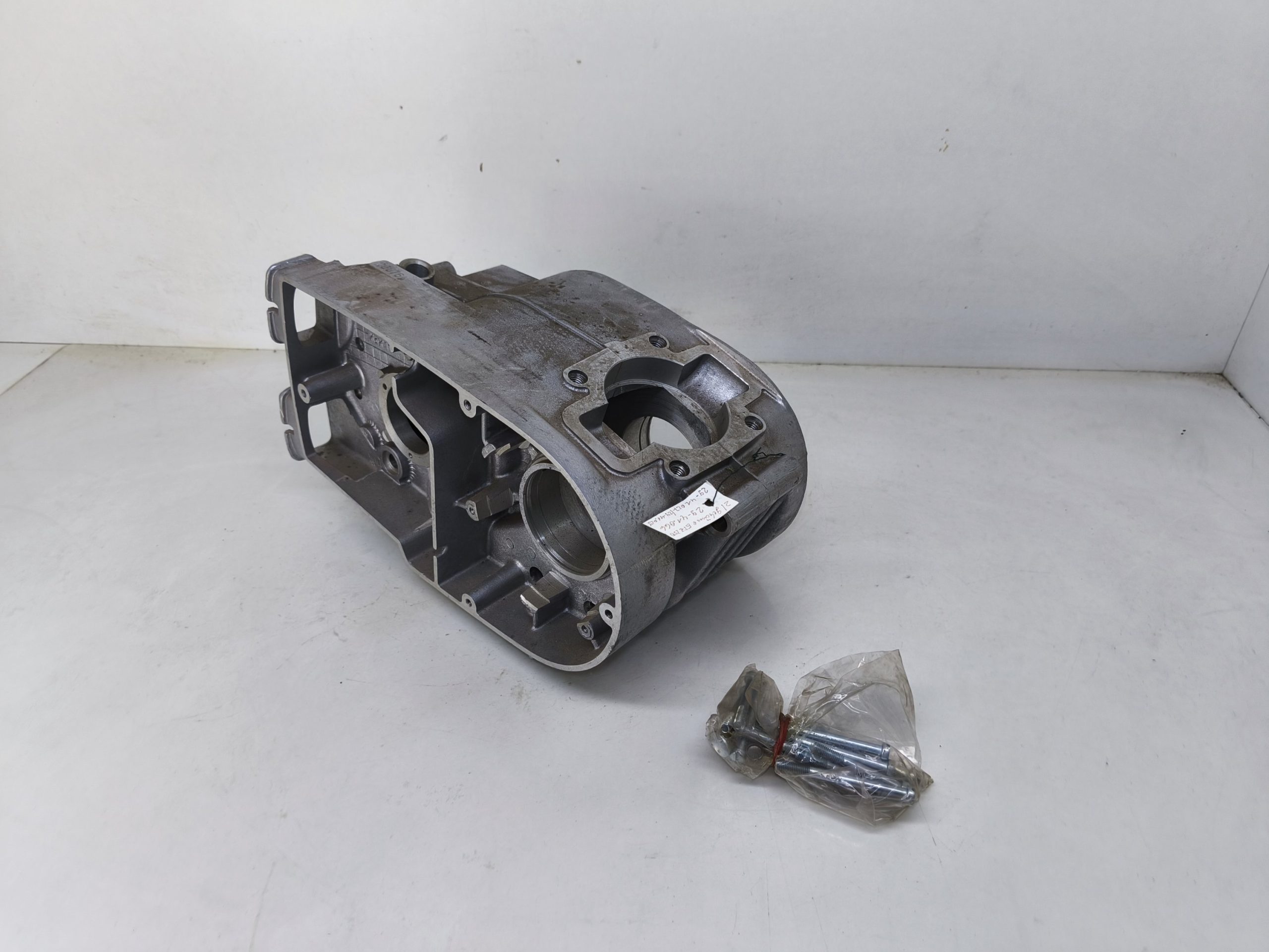 Oryginał DDR now - kartery silnika MZ ETZ 250 251