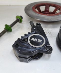 Alternative view of Zestaw pod koło tarczowe MZ ETZ 250 251 150 125 - zacisk hamulcowy, piasta, tarcza hamulcowa, ośka koła, goleń pod hamulec tarczowy.