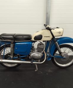 Alternative view of MZ ES 125/1 Trophy z dokumentami