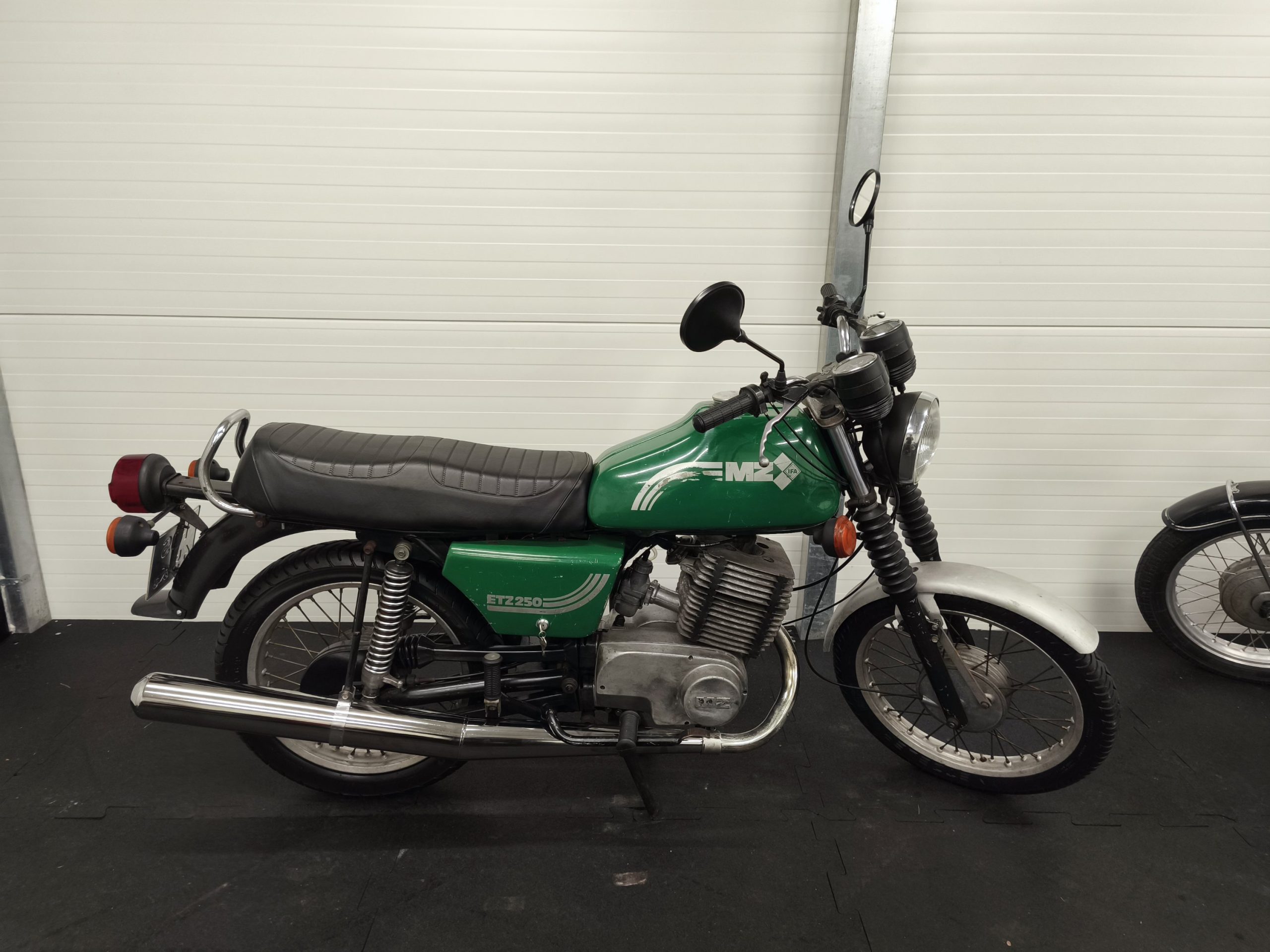 MZ ETZ 250 z dokumentami - zabytek.