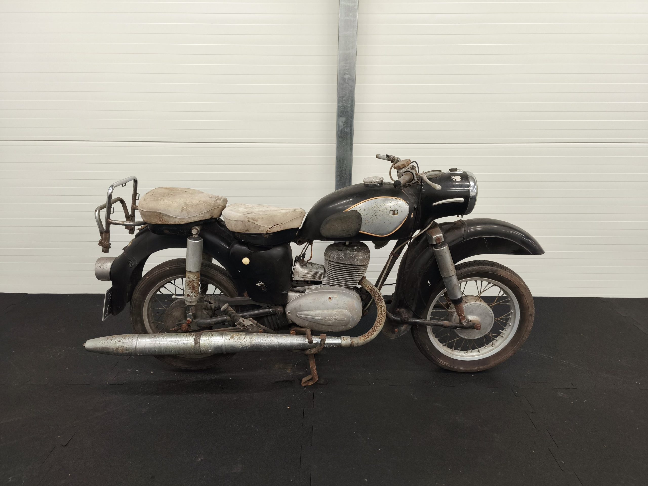 MZ ES 250/1 Jaskółka z dokumentami
