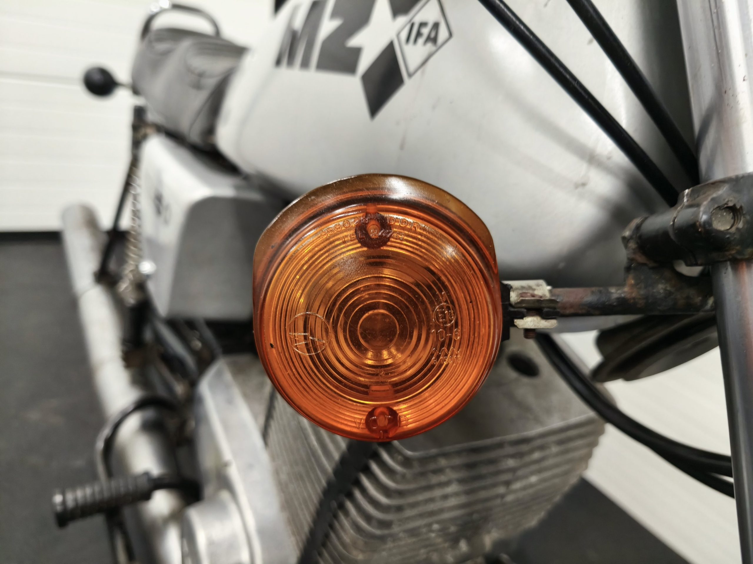 MZ ETZ 250 z dokumentami - wersja z pojedyńczym zegarem. - obrazek 8