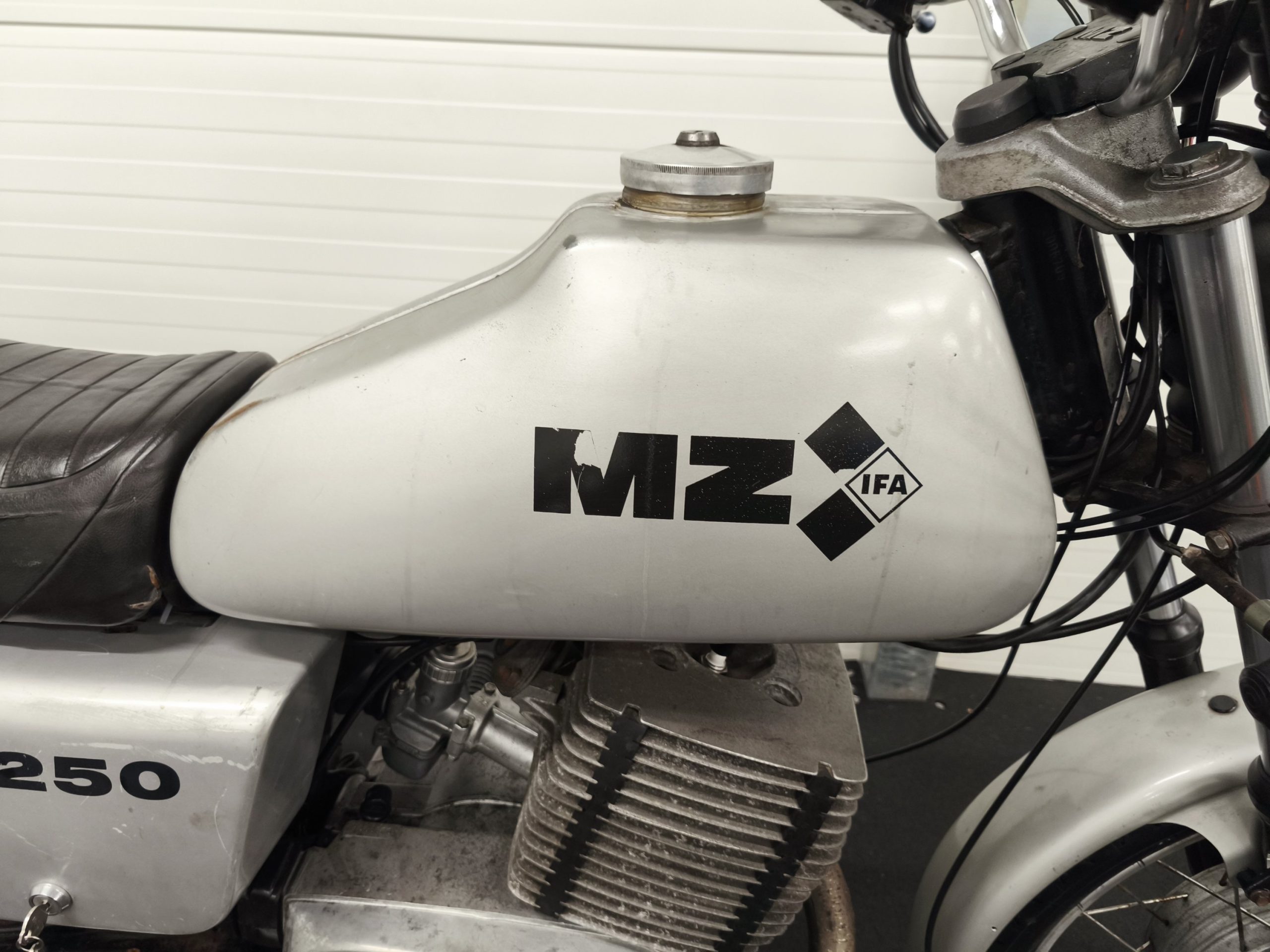 MZ ETZ 250 z dokumentami - wersja z pojedyńczym zegarem. - obrazek 14