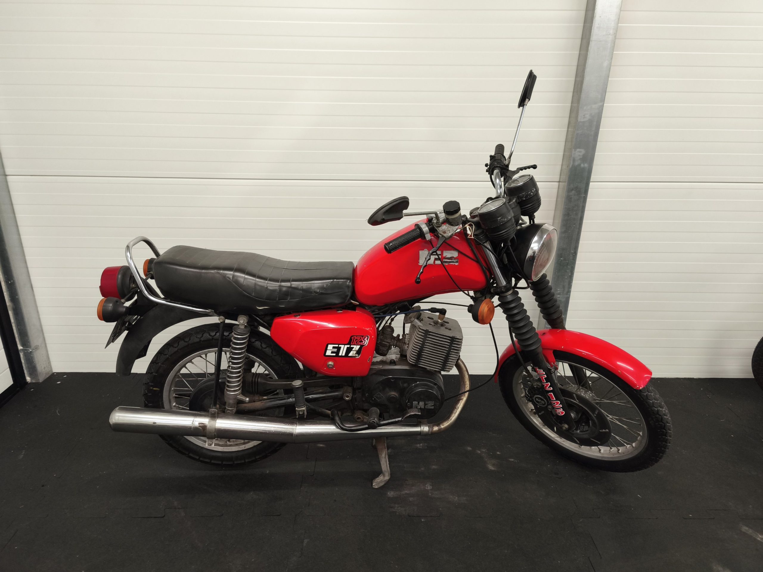 MZ ETZ 125 z dokumentami