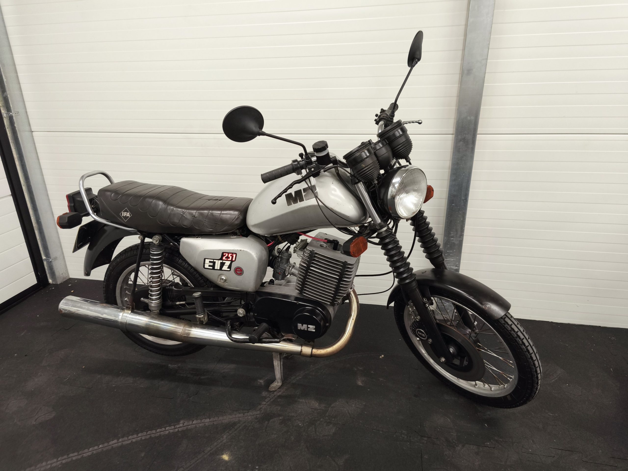 MZ ETZ 251 z dokumentami - obrazek 2
