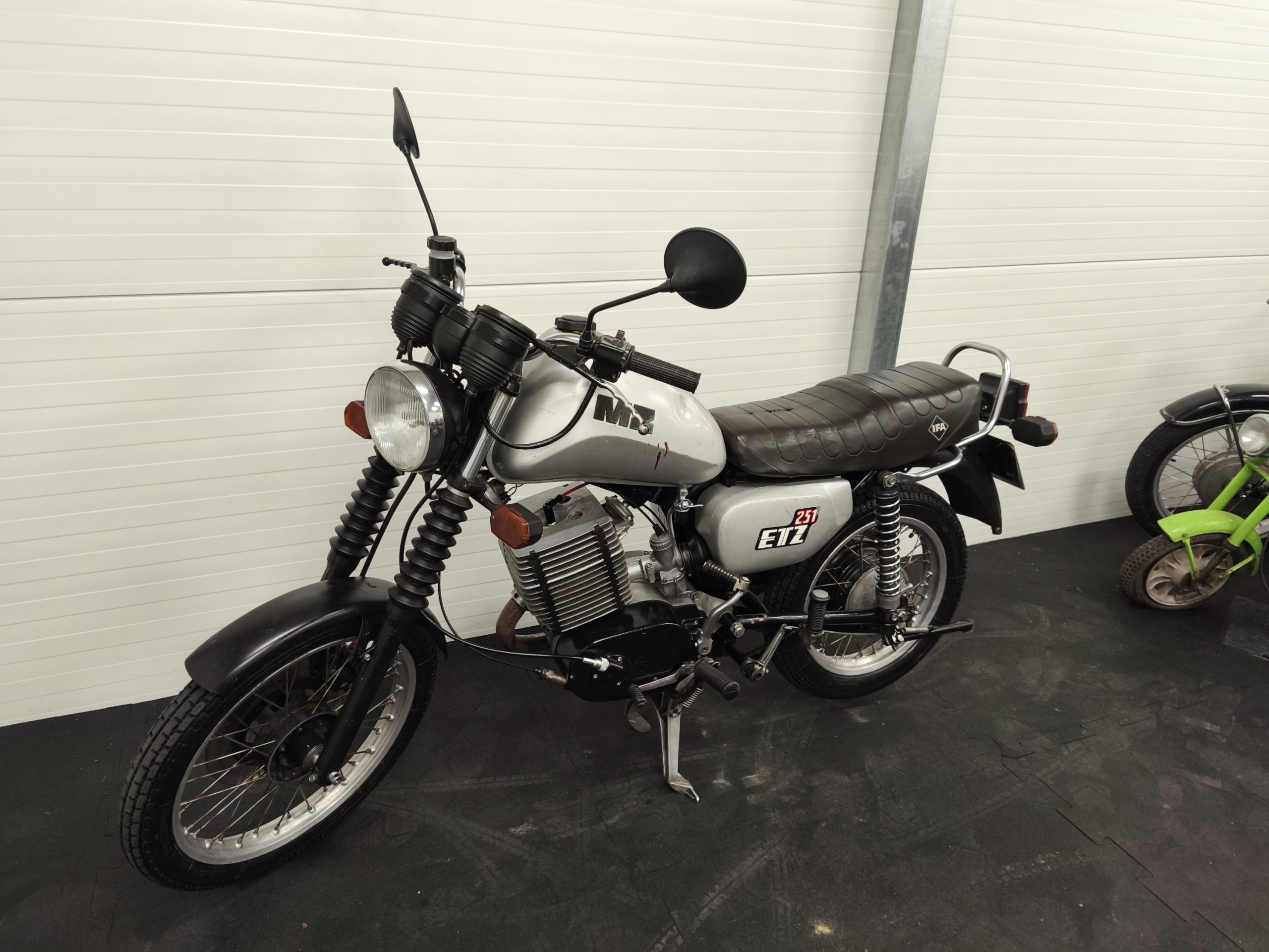 MZ ETZ 251 z dokumentami - obrazek 5