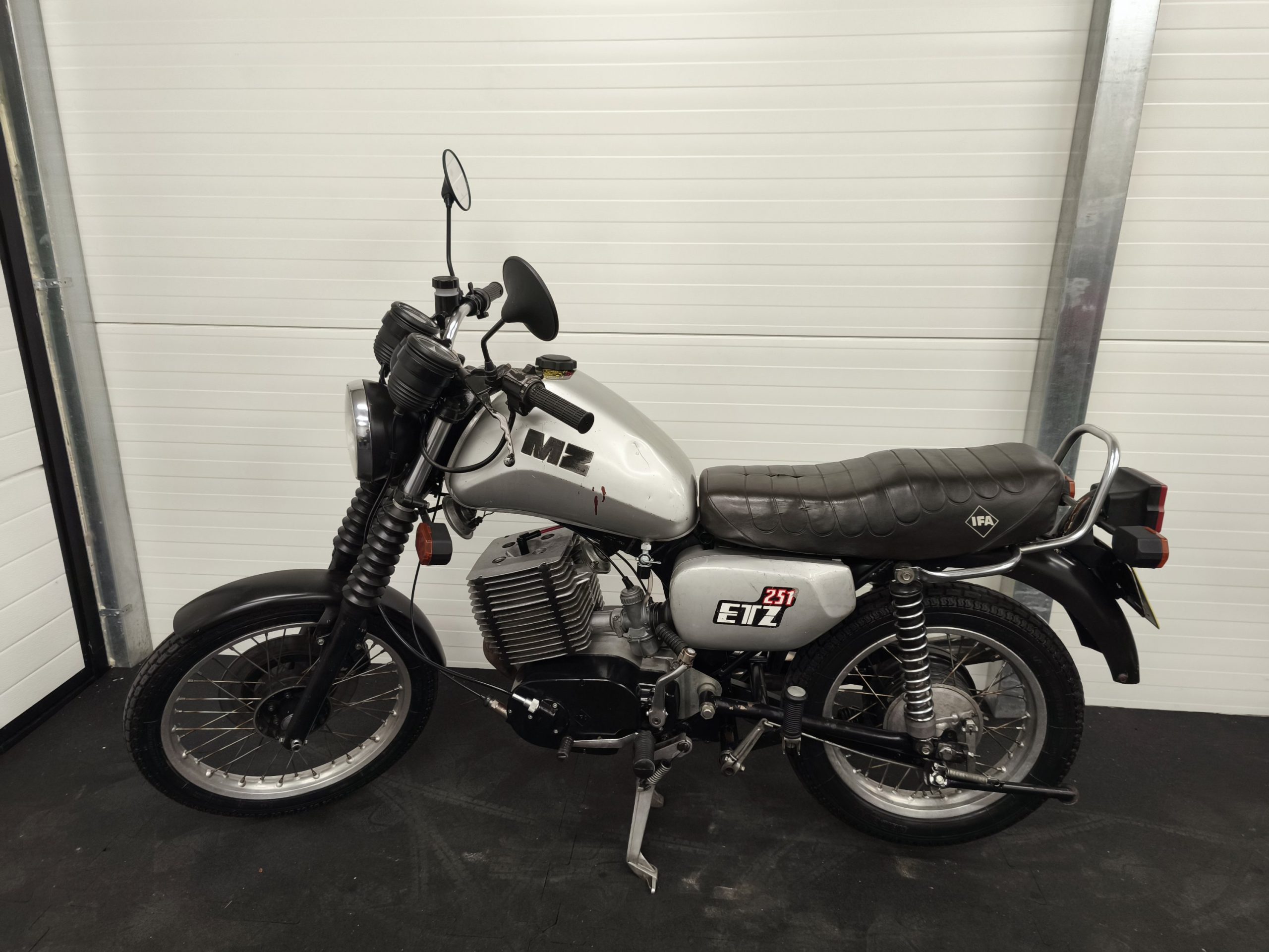 MZ ETZ 251 z dokumentami - obrazek 4