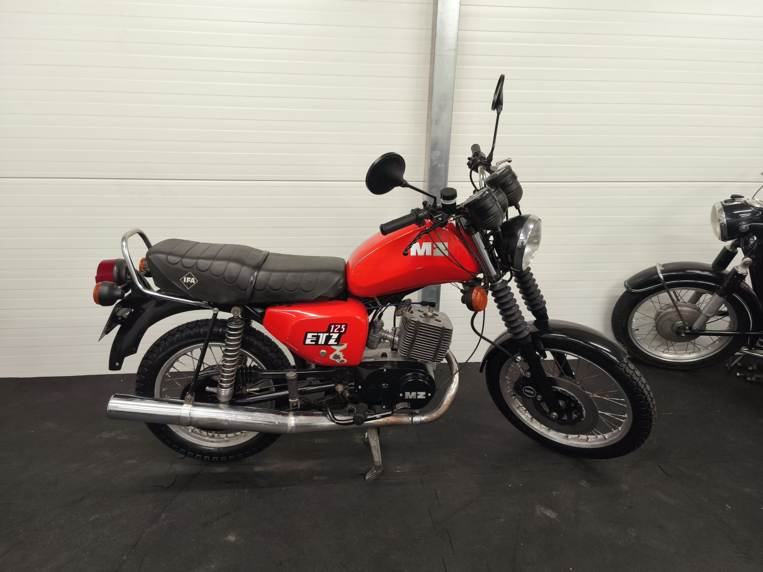 MZ ETZ 125 z dokumentami