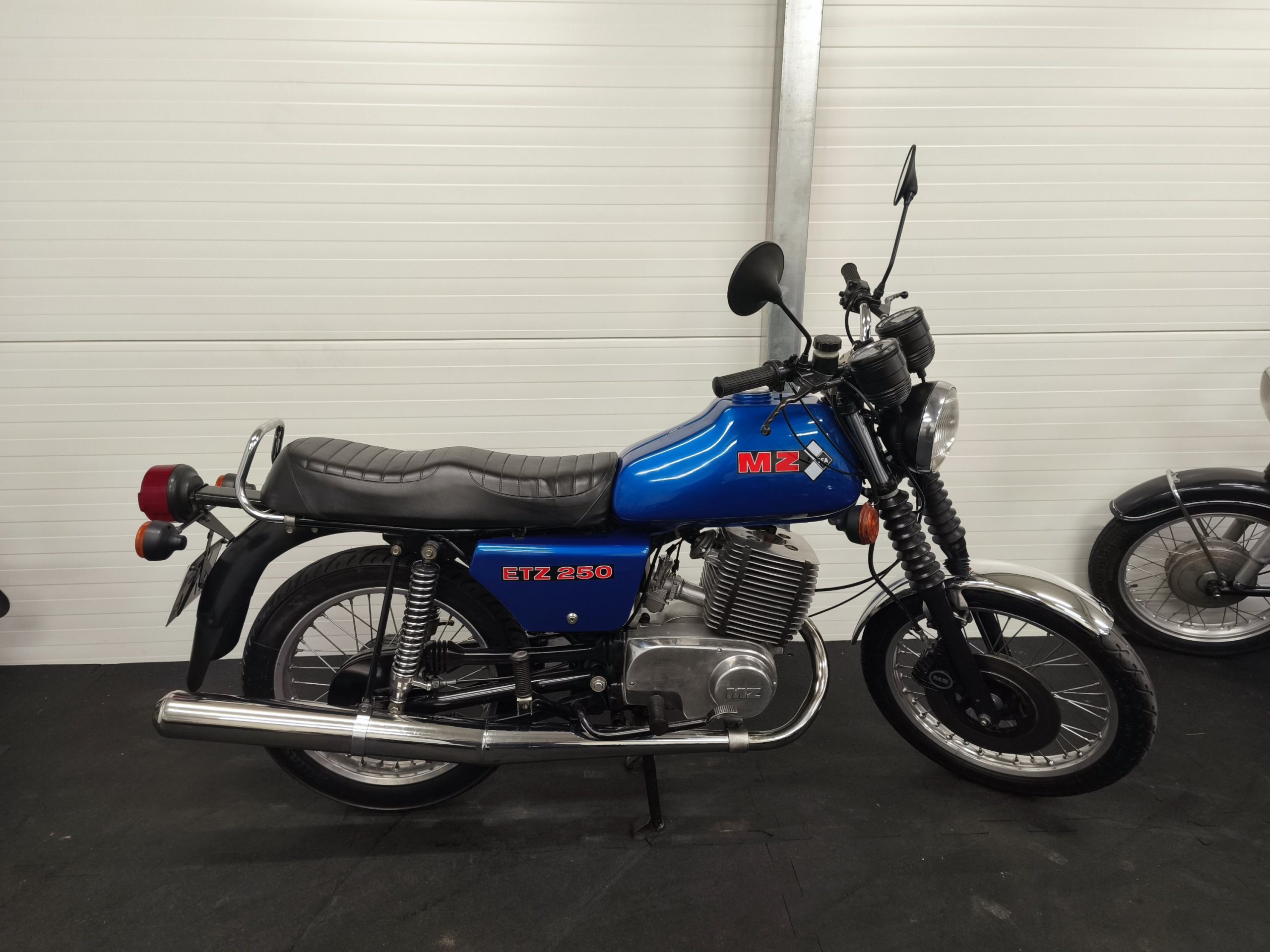 MZ ETZ 250 z dokumentami - granatowy metalik.