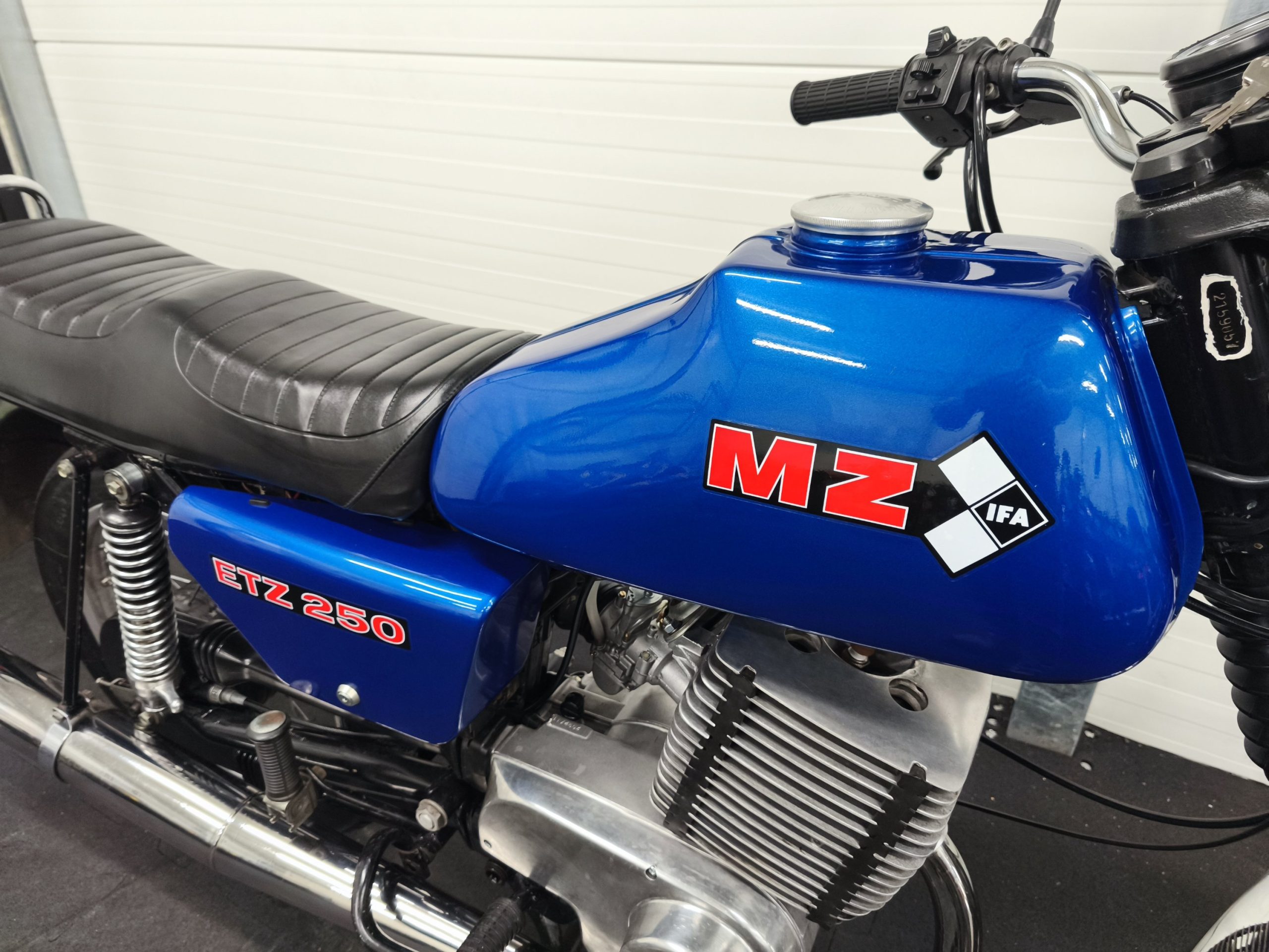 MZ ETZ 250 z dokumentami - granatowy metalik. - obrazek 15