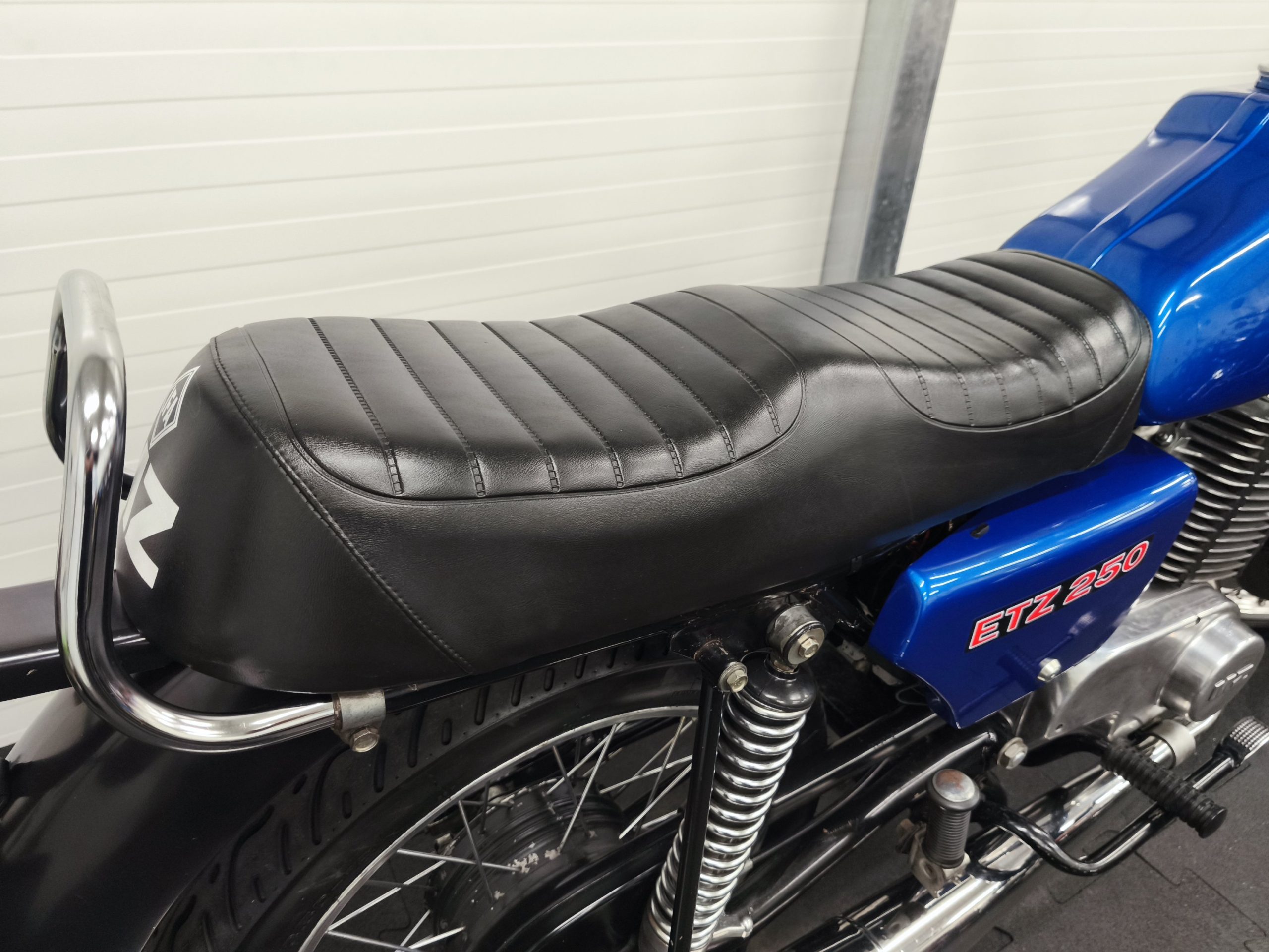 MZ ETZ 250 z dokumentami - granatowy metalik. - obrazek 18
