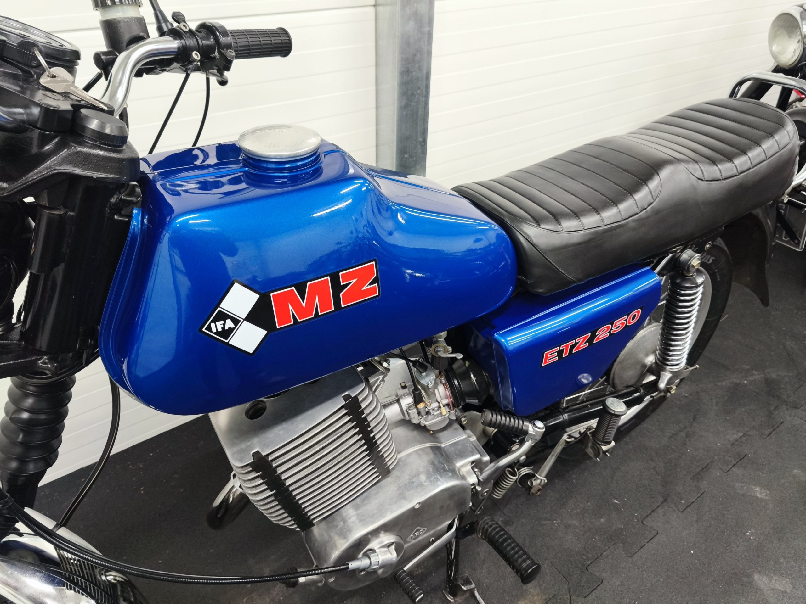 MZ ETZ 250 z dokumentami - granatowy metalik. - obrazek 28