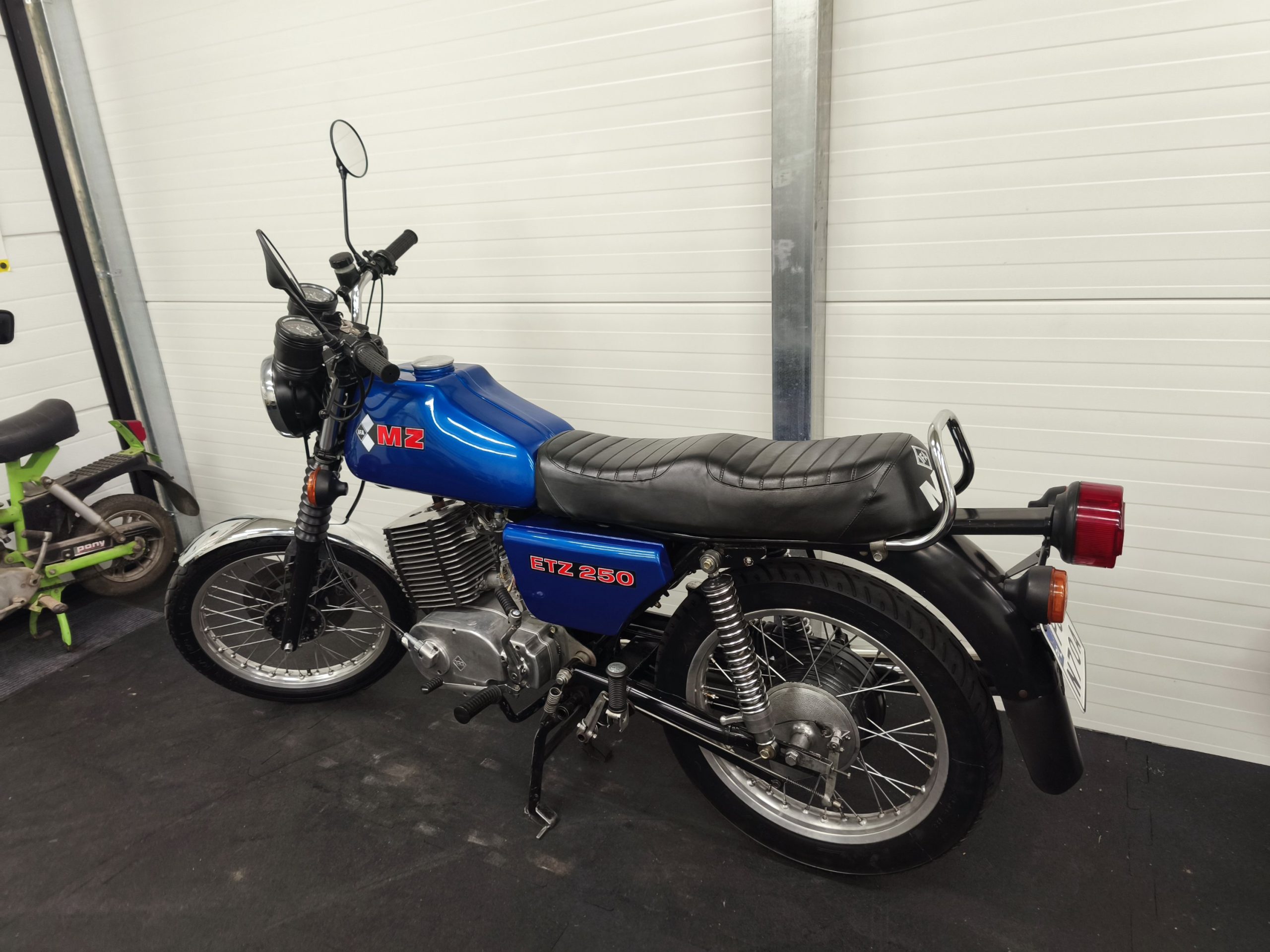 MZ ETZ 250 z dokumentami - granatowy metalik. - obrazek 6