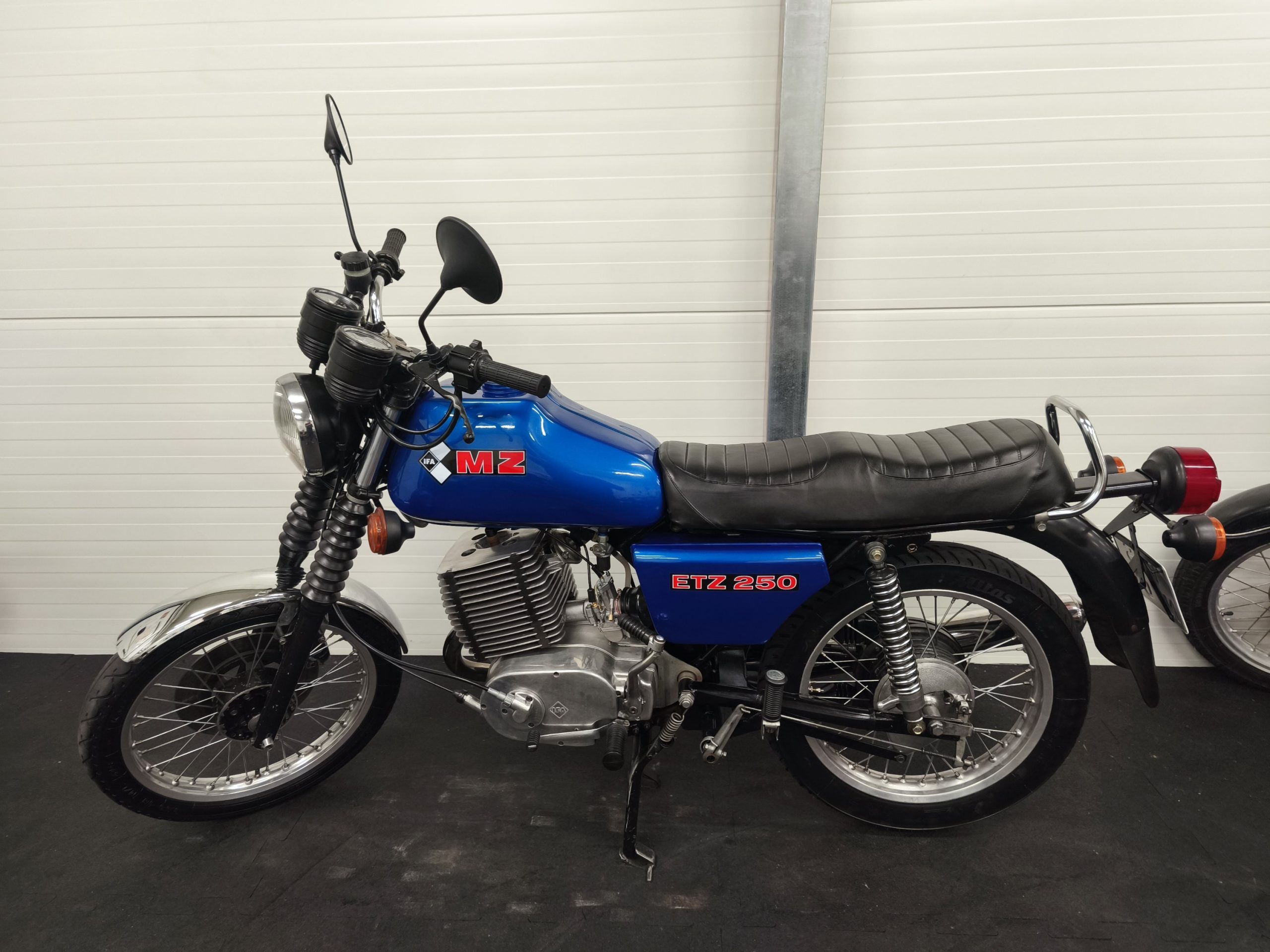 MZ ETZ 250 z dokumentami - granatowy metalik. - obrazek 4
