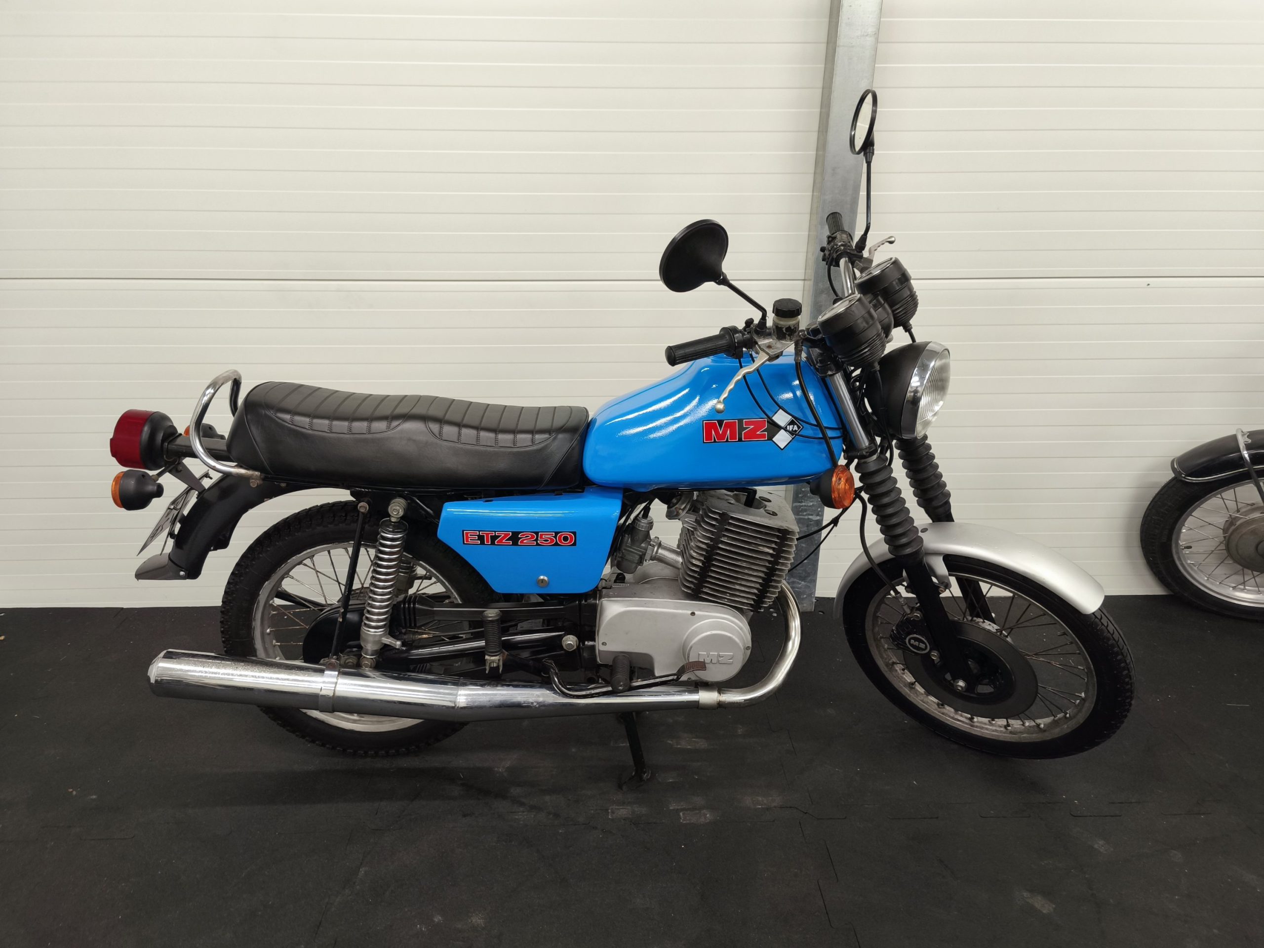 MZ ETZ 250 z dokumentami - niebieska.