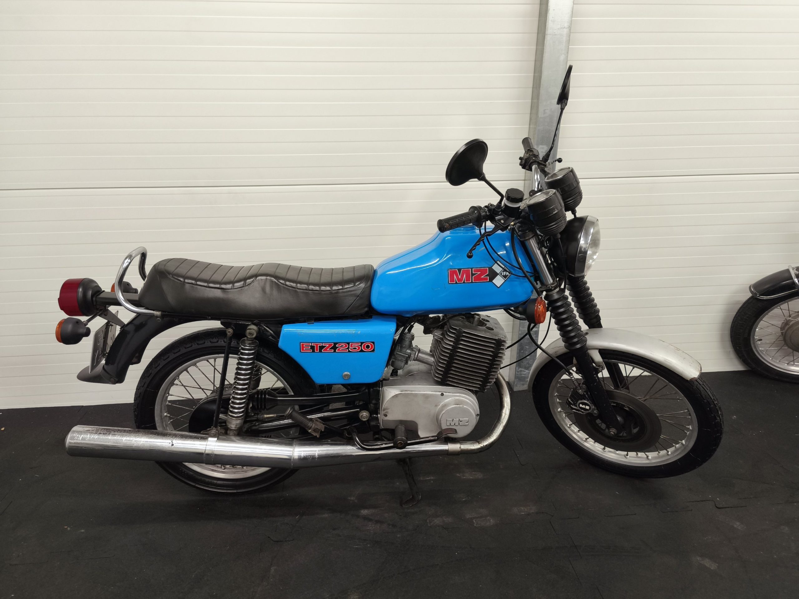 REZERWACJA - MZ ETZ 250 z dokumentami - niebieski lakier.